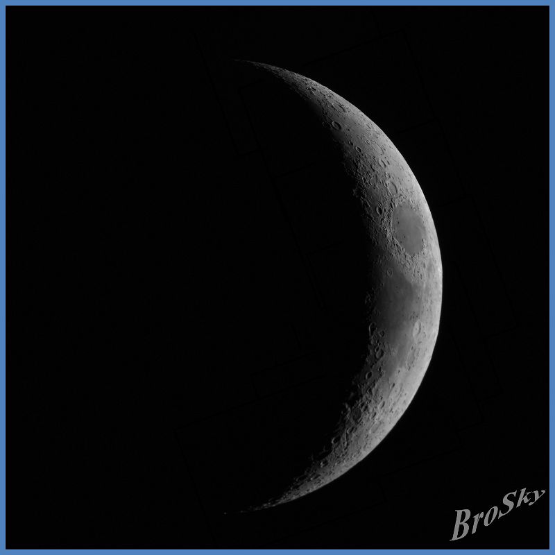Mond_170510_z16.jpg -    Objekt: Mond    Illumination: 16% - zunehmend Aufnahmeort: Senden Aufnahmedatum: 17.05.2010 Belichtung: Mosaik aus 10 x 500 Bilder (je 10% verwendet) Optik: Takahashi TSA 120 mit Tele Vue Powermate 2-fach Kamera: ALccd5 mit IR/UV Sperrfilter 