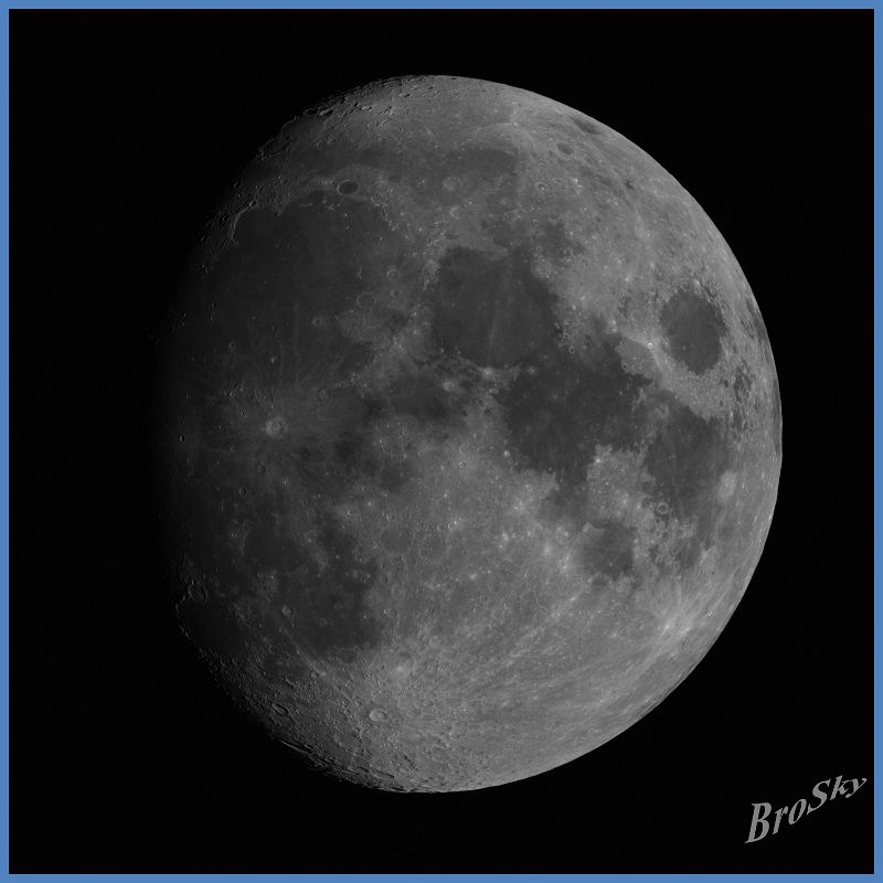 Mond_240510_z88.jpg -    Objekt: Mond    Illumination: 88% - zunehmend Aufnahmeort: Senden Aufnahmedatum: 24.05.2010 Belichtung: Mosaik aus 20 x 500 Bilder (je 10% verwendet) Optik: Takahashi TSA 120 mit Tele Vue Powermate 2-fach Kamera: ALccd5 mit IR/UV Sperrfilter 