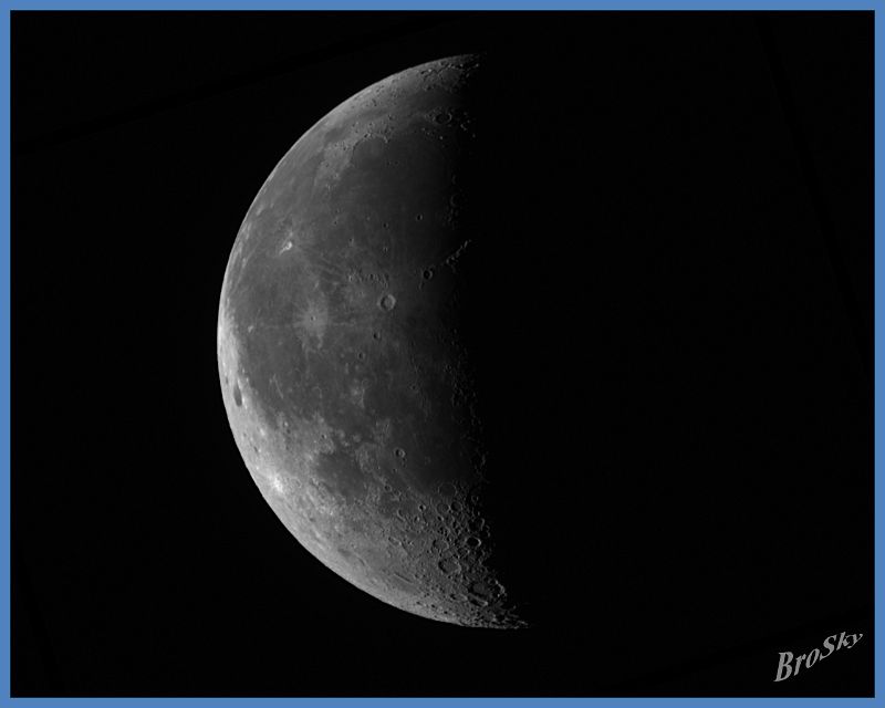 Mond_a43_070410.jpg -    Objekt: Mond    Illumination: 43% - abnehmend Aufnahmeort: Senden Aufnahmedatum: 07.04.2010 Belichtung: Mosaik aus 3 x 500 Bilder (je 10% verwendet) Optik: Pentax 75 SDHF mit Tele Vue Powermate 2-fach Kamera: ALccd5 mit IR/UV Sperrfilter 