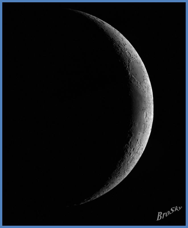 Mond_z12_170410.jpg -    Objekt: Mond    Illumination: 12% - zunehmend Aufnahmeort: Senden Aufnahmedatum: 17.04.2010 Belichtung: Mosaik aus 3 x 500 Bilder (je 10% verwendet) Optik: Pentax 75 SDHF mit Tele Vue Powermate 2-fach Kamera: ALccd5 mit IR/UV Sperrfilter 