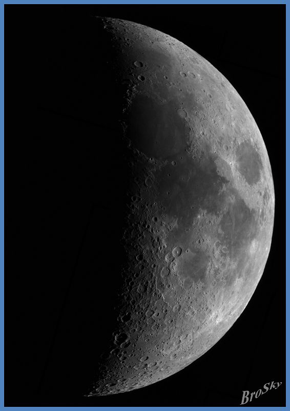 Mond_z39_200410.jpg -    Objekt: Mond    Illumination: 39% - zunehmend Aufnahmeort: Senden Aufnahmedatum: 20.04.2010 Belichtung: Mosaik aus 8 x 500 Bilder (je 10% verwendet) Optik: TS 130/780mm Apo mit Tele Vue Powermate 2-fach Kamera: ALccd5 mit IR/UV Sperrfilter 