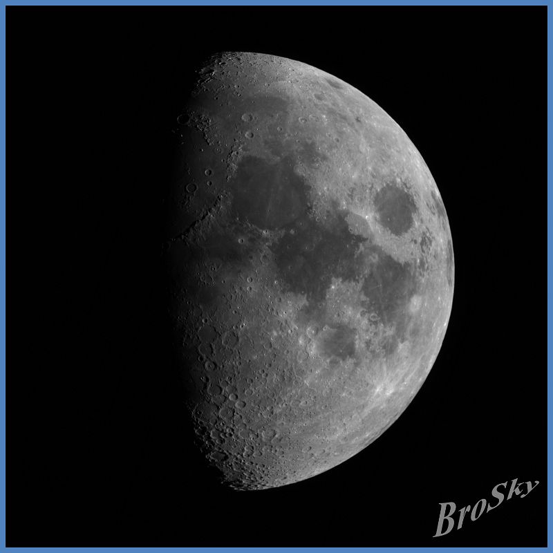 Mond_z72_190710.jpg -    Objekt: Mond    Illumination: 72% - zunehmend Aufnahmeort: Senden Aufnahmedatum: 19.07.2010 Belichtung: Mosaik aus 18 x 500 Bilder (je 10% verwendet) Optik: Takahashi TSA 120 mit Tele Vue Powermate 2-fach Kamera: ALccd5 mit IR/UV Sperrfilter 