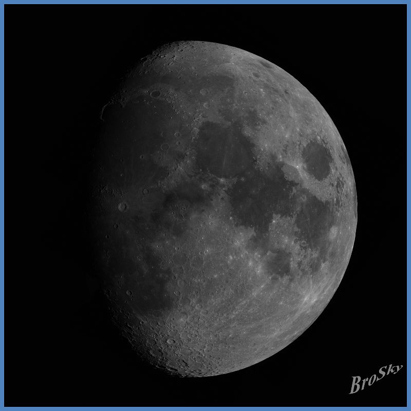 Mond_z80_230510.jpg -    Objekt: Mond    Illumination: 80% - zunehmend Aufnahmeort: Senden Aufnahmedatum: 23.05.2010 Belichtung: Mosaik aus 20 x 500 Bilder (je 10% verwendet) Optik: Takahashi TSA 120 mit Tele Vue Powermate 2-fach Kamera: ALccd5 mit IR/UV Sperrfilter 