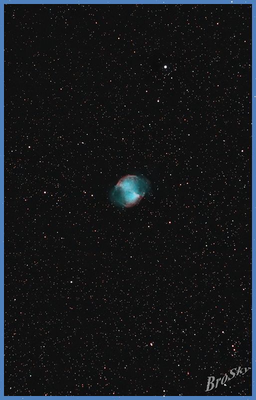 M27_280908.jpg -    Objekt: M27 - Hantelnebel    Sternbild: Vulpecula - Füchschen Aufnahmeort: Senden Aufnahmedatum: 28.09.2008 Belichtung: 15 x 300 sec Optik: 127 mm Meade Triplett Apo Kamera: Canon 400D mit Lumicon Deep Sky Filter 